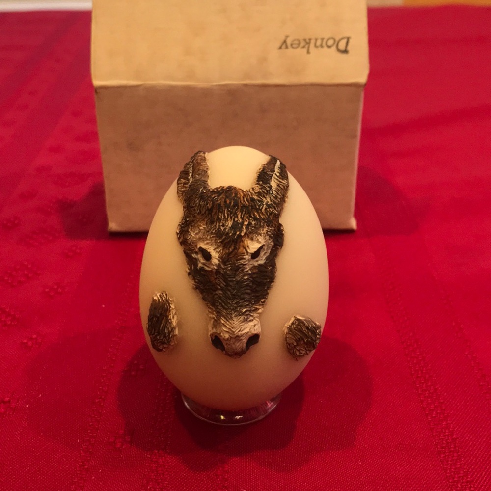 Donkey Eggcentric Sculpture